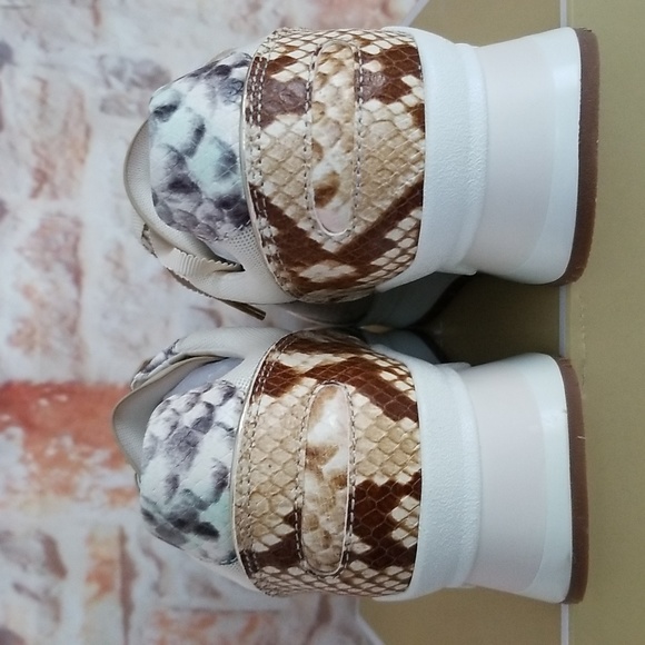 New Michael Kors Lindy Mixed-Media Trainer - Picture 5 of 10